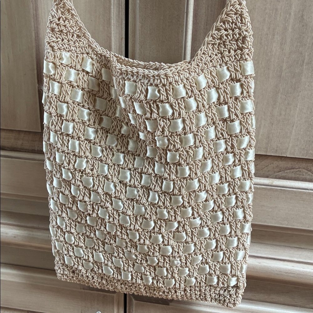 Frankie and Johnnie crossbody Tan Woven Shoulder Bag - Picture 2 of 5
